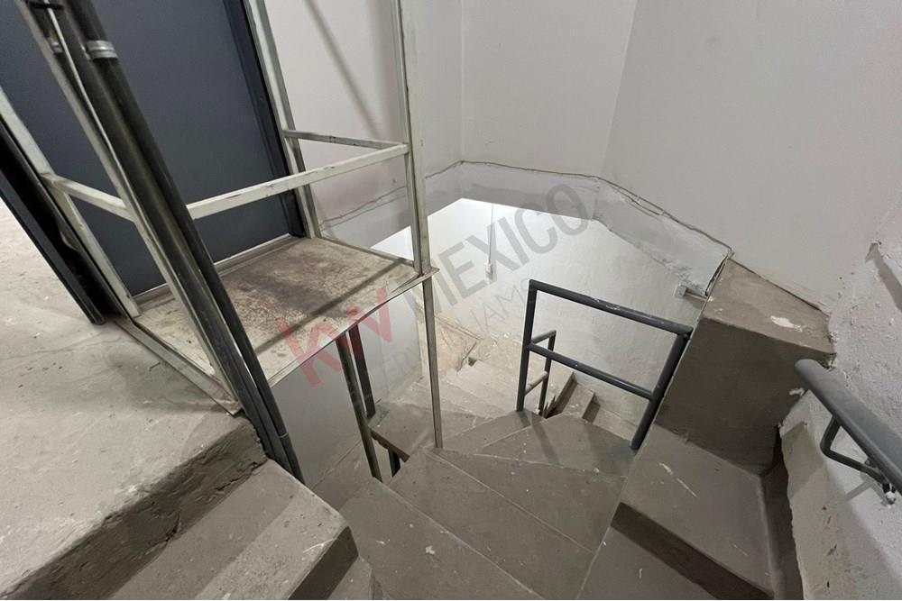 BODEGA EN RENTA ZONA AV. TOMAS FERNANDEZ CON MAXIMA SEGURIDAD