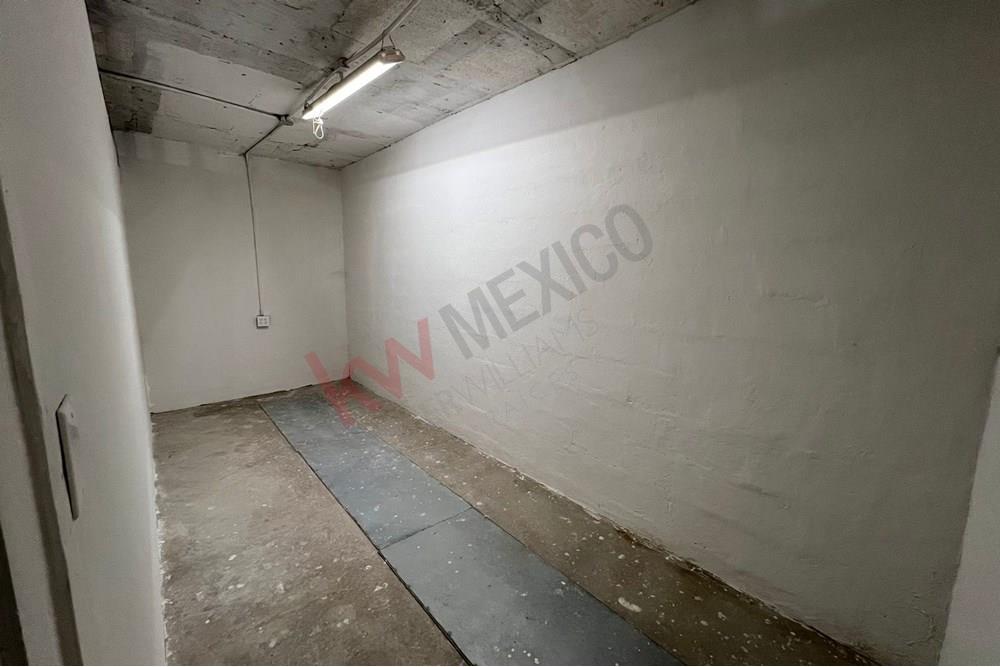 BODEGA EN RENTA ZONA AV. TOMAS FERNANDEZ CON MAXIMA SEGURIDAD