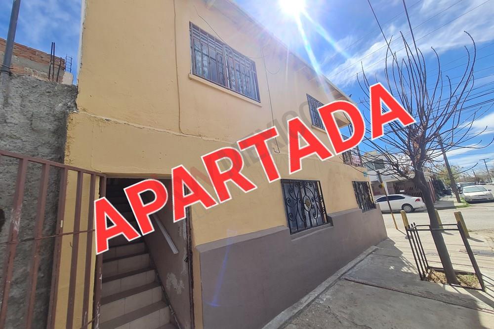 SE VENDE CASA EN ESQUINA CON 2 DEPARTAMENTOS MUY CERCA DE PUENTES INTERNACIONALES