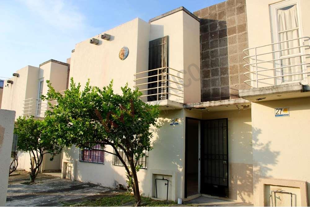Casa en Venta en condominio 2 plantas. Xochitepec, Morelos