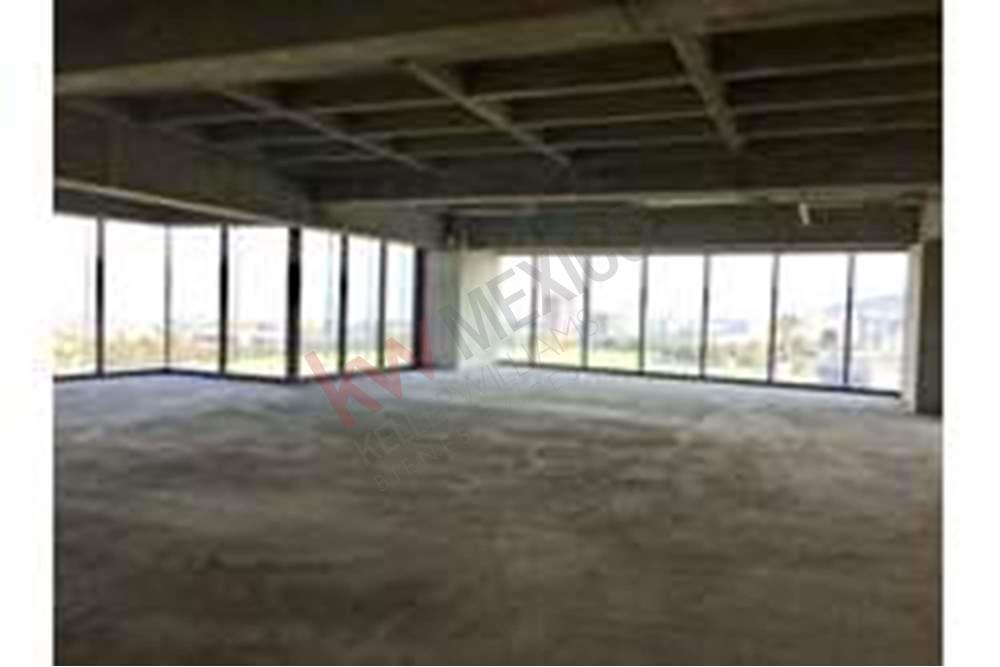 Oficina en renta, sobre Av. Santa Fe, CDMX.