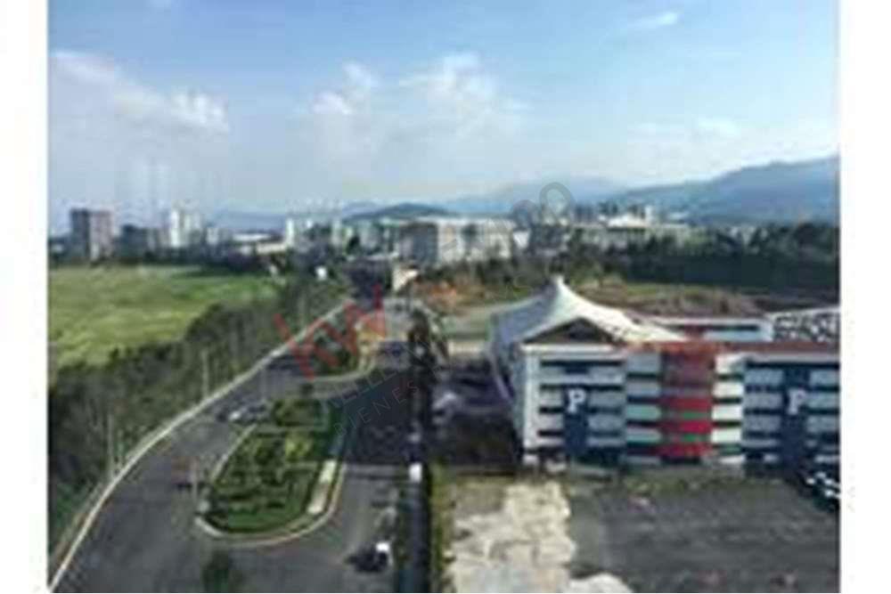 Oficina en renta, sobre Av. Santa Fe, CDMX.