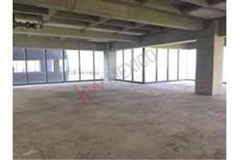 Oficina en renta, sobre Av. Santa Fe, CDMX.