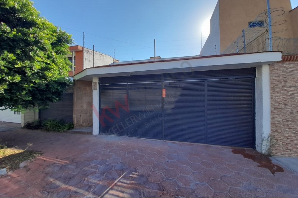 Renta de Casa amplia en Jardines Vallarta, Zapopan.