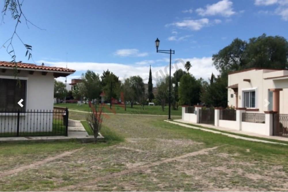 Terreno plano en venta para casa campestre en Club de Golf Tequisquiapan