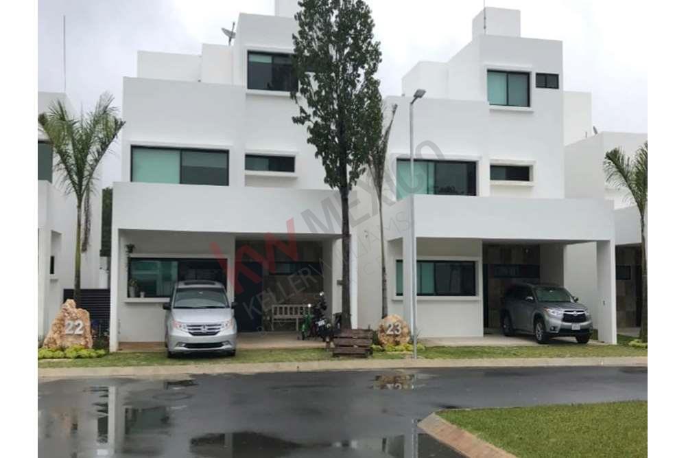 Casa en venta de 3 recámaras con alberca en el Sur de Cancún por Av. Huayacán $4,400,000