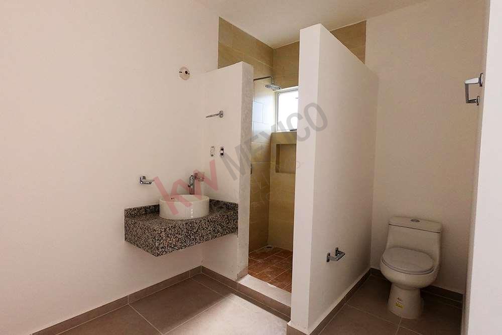 LUJOSO DEPARTAMENTO DE DOS HABITACIONES CON ROOF GARDEN DENTRO DE CONDOMINIO CERRADO EN ZONA DORADA DE QUERETARO