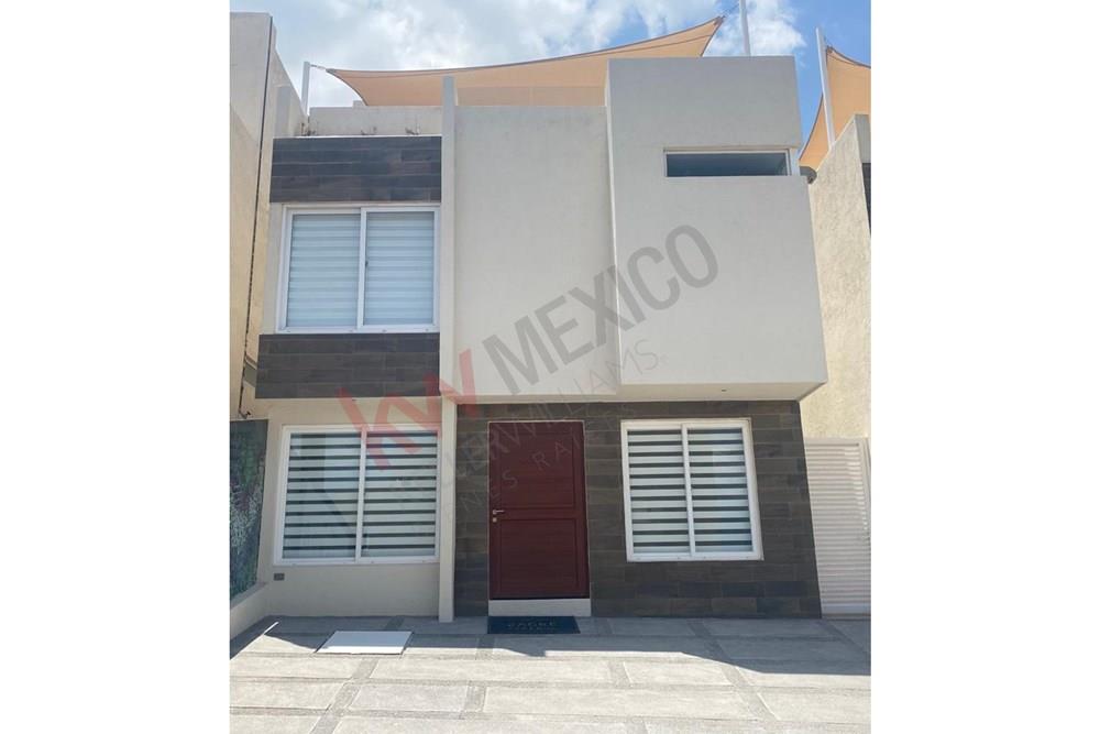 ESTRENA CASA EN ZIBATA CON 4 RECAMARAS,UNA EN PLANTA BAJA Y ROOF GARDEN Y TERRAZA