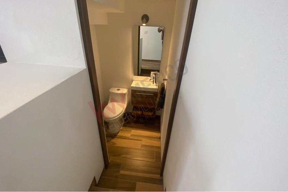 ESTRENA CASA EN ZIBATA CON 4 RECAMARAS,UNA EN PLANTA BAJA Y ROOF GARDEN Y TERRAZA