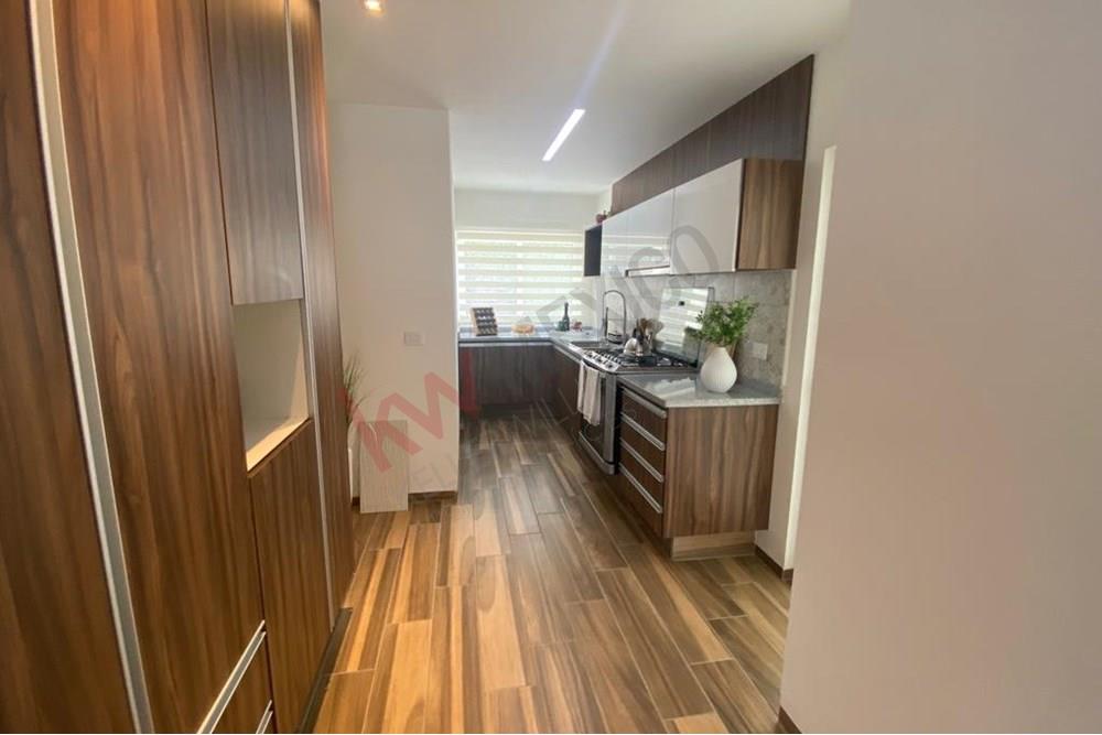 ESTRENA CASA EN ZIBATA CON 4 RECAMARAS,UNA EN PLANTA BAJA Y ROOF GARDEN Y TERRAZA