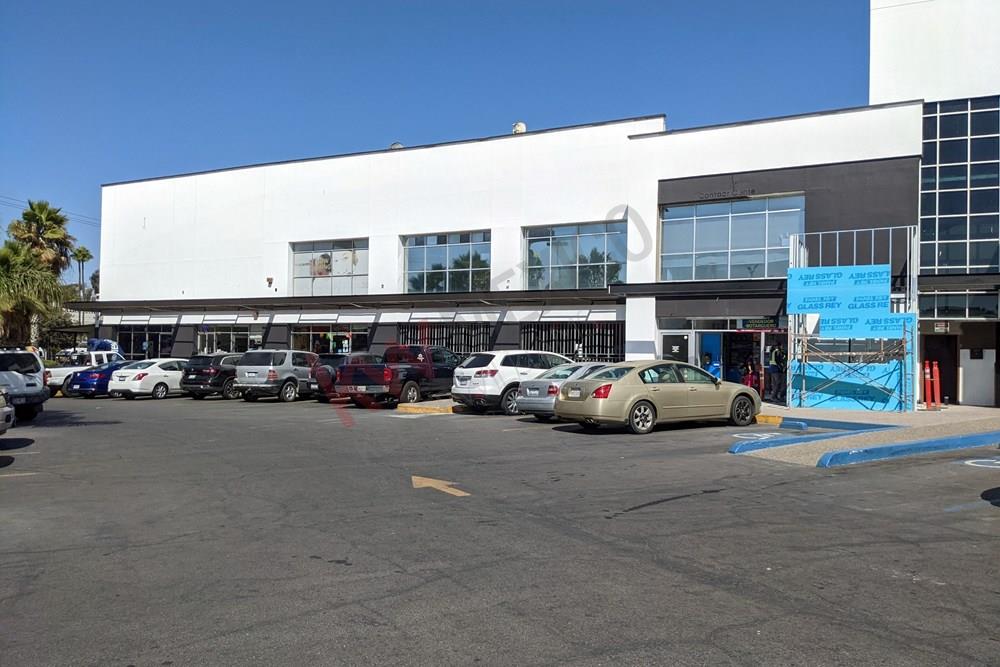 En renta locales nuevos en plaza Otay, Tijuana, diferentes medidas