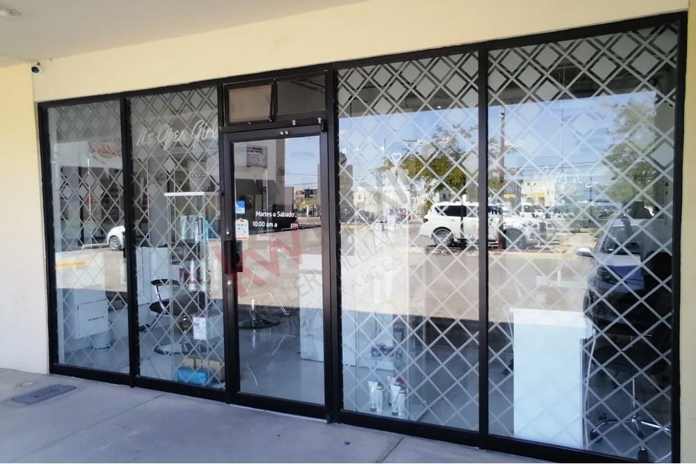 TRASPASO de Estética en Cd juarez en Plaza el Angel sobre calle Valle del Sol.  totalmente equipada con los mejores acabados TODO TOTALMENTE NUEVO de excelente Calidad.