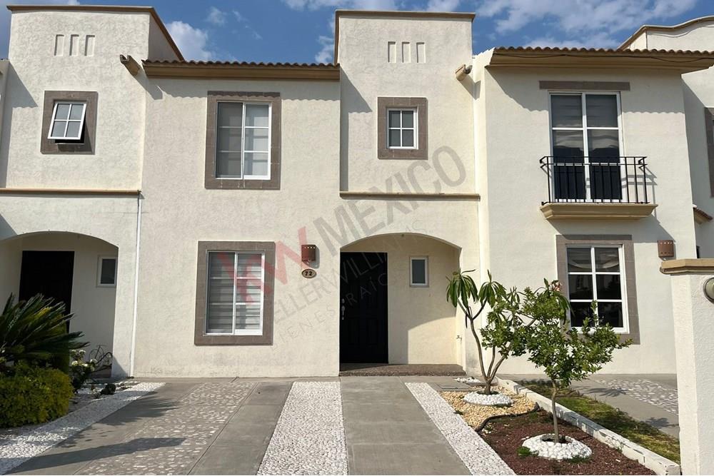 RENTA CASA EN RESIDENCIAL EL REFUGIO EN PRIVADA CON SEGURIDAD Y AMENIDADES