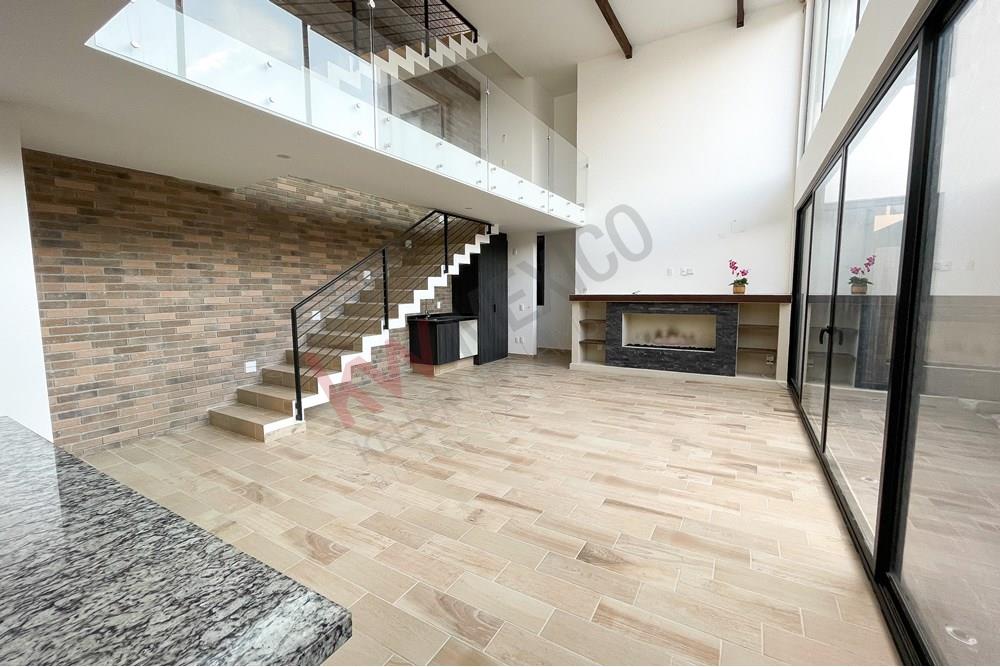 Increíble Casa en Renta con habitación en planta baja. Privada Icono Zibatá