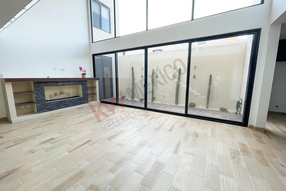 Increíble Casa en Renta con habitación en planta baja. Privada Icono Zibatá