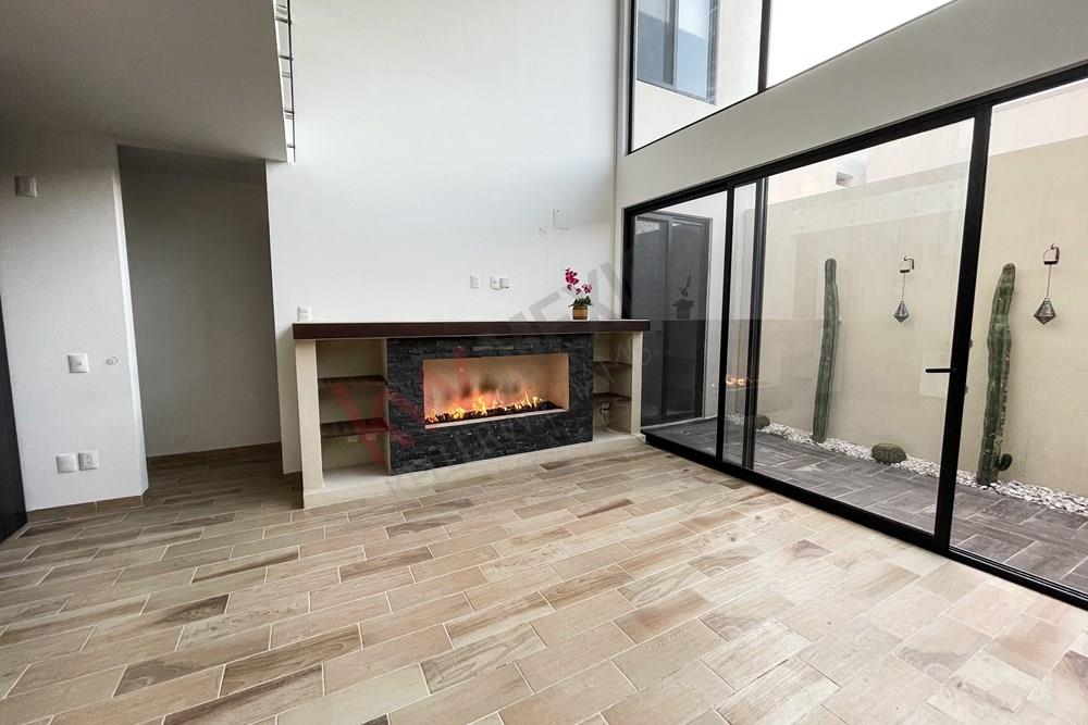 Increíble Casa en Renta con habitación en planta baja. Privada Icono Zibatá