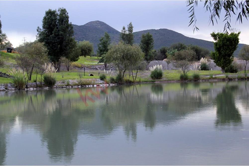 VENTA de TERRENO dentro de fracc. El Encino, con campo de golf y bellas vistas
