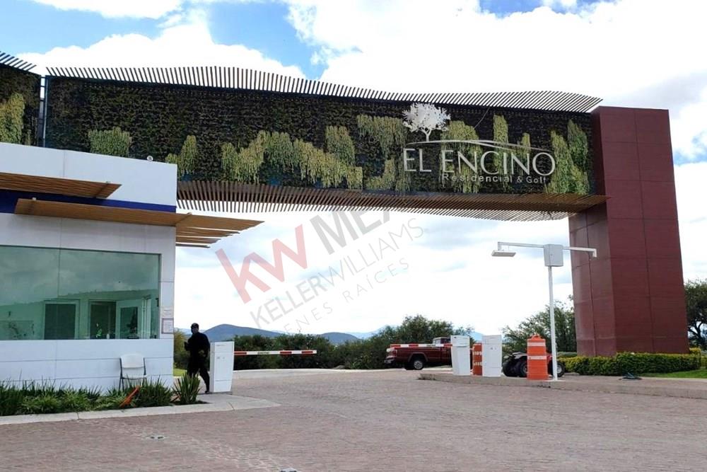VENTA de TERRENO dentro de fracc. El Encino, con campo de golf y bellas vistas