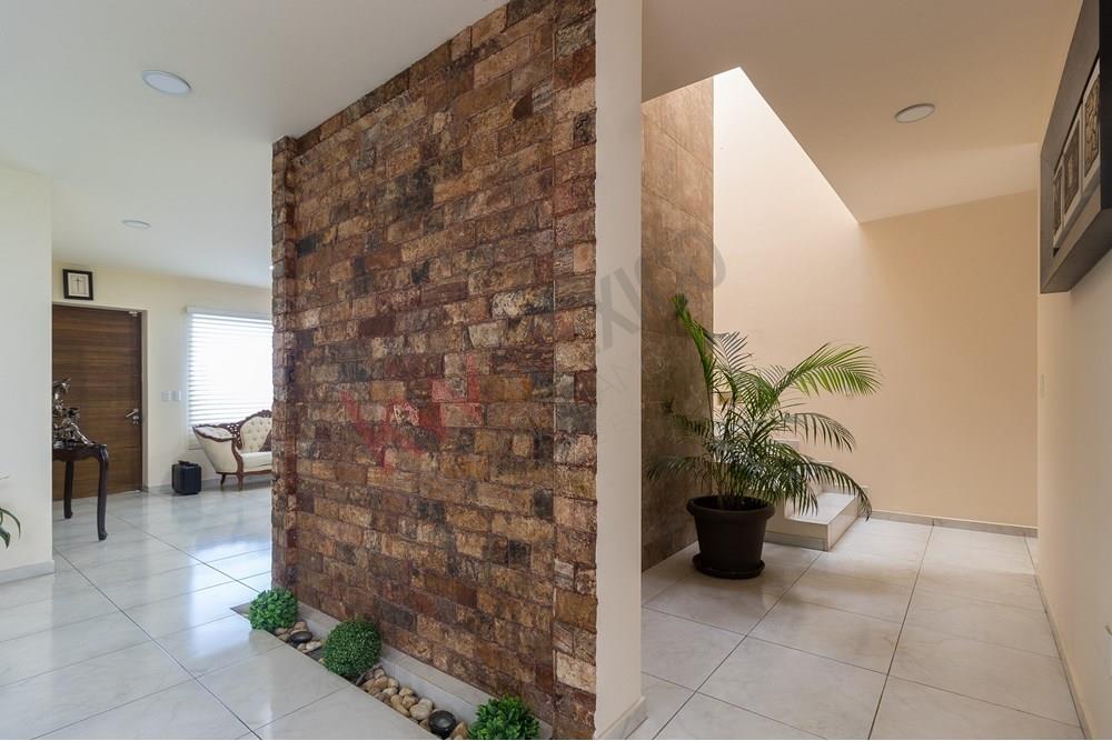 VENTA! CASA EN JURIQUILLA DE 4 RECÁMARAS, 2 EN PLANTA BAJA!