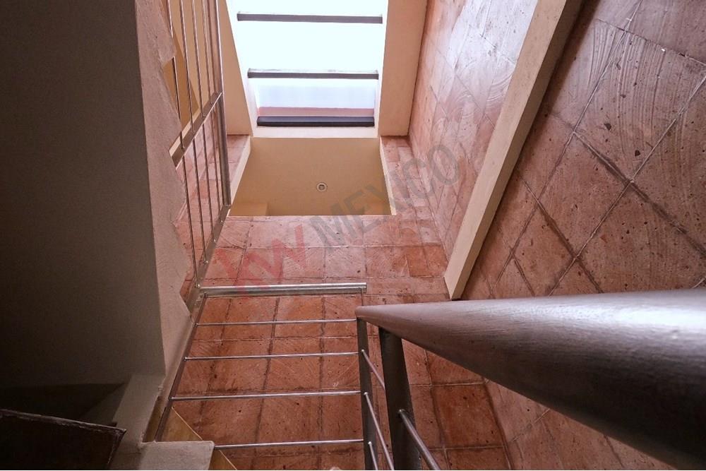 Casa en Renta, Cumbres del Cimatario, Centro Sur. 300 mts terreno - 300 mts construcción. 5 recamaras, con opción a entregar amueblada.