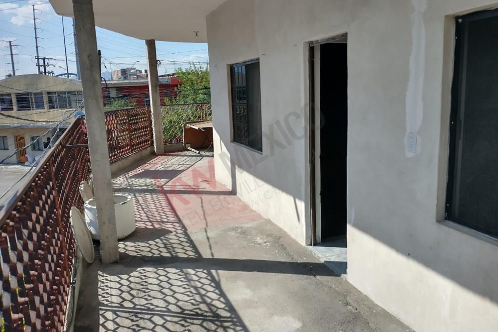 RENTA CASA-HABITACION EN PLANTA ALTA CASCO DE SAN PEDRO CERCA DE LA UDEM Y  DE