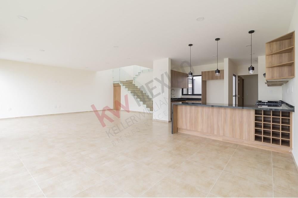 Casa en venta, nueva con amplios espacios y excelente iluminación.