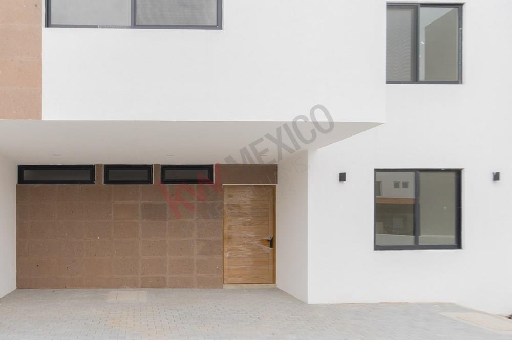 Casa en venta, nueva con amplios espacios y excelente iluminación.