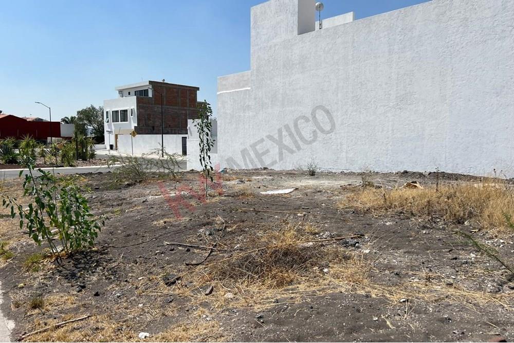 Venta de Terreno en esquina, plano en privada con vigilancia, La Reserva Juriquilla, Querátaro