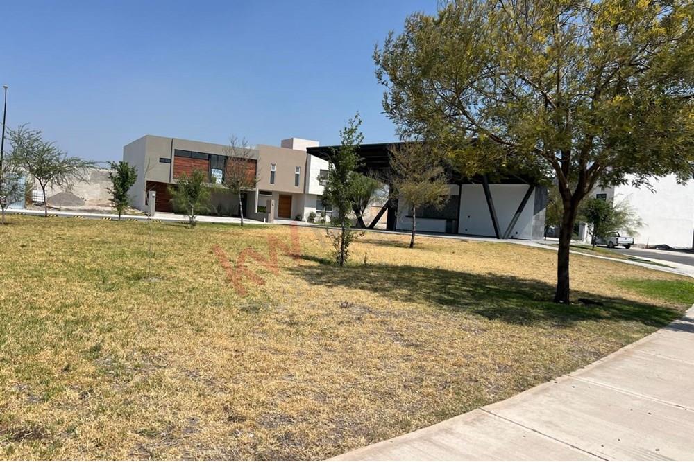 Venta de Terreno en esquina, plano en privada con vigilancia, La Reserva Juriquilla, Querátaro