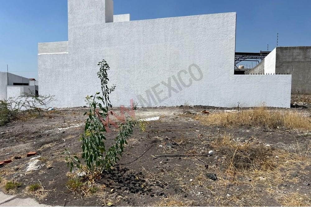 Venta de Terreno en esquina, plano en privada con vigilancia, La Reserva Juriquilla, Querátaro