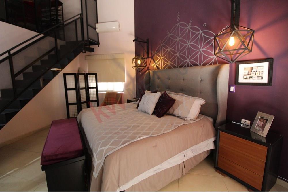 Encantadora Residencia Colonial en Venta en Villas del Mesón: Un Remanso de Tradición y Elegancia