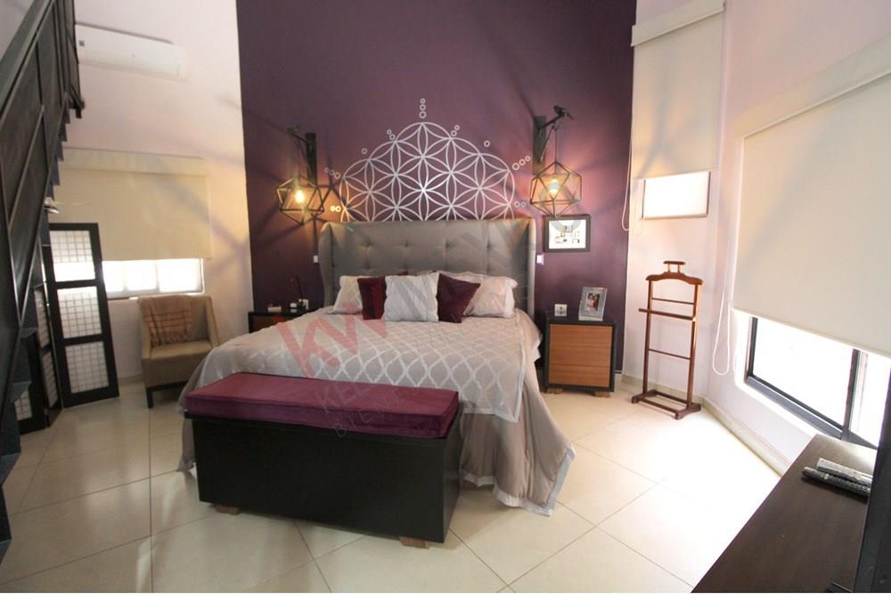 Encantadora Residencia Colonial en Venta en Villas del Mesón: Un Remanso de Tradición y Elegancia