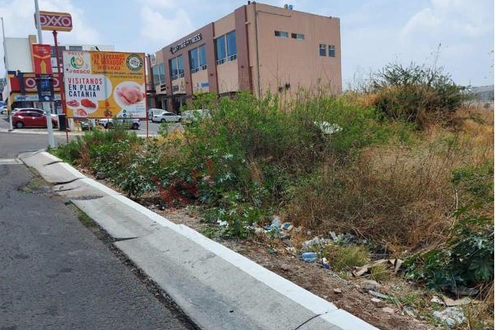 Terreno Comercial en venta, Centrico en Esquina sobre Constituyentes