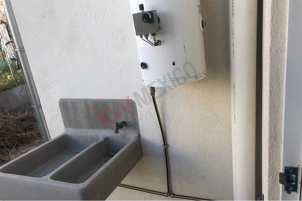 CASA NUEVA EN VENTA PASEOS DEL PEDREGAL, TIZAYUCA , CUENTA CON VIGILANCIA A LAS 24 HORAS , AREA DE JUEGOS .