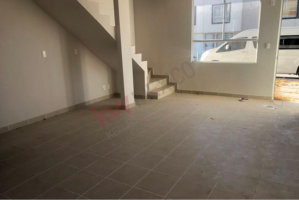 CASA NUEVA EN VENTA PASEOS DEL PEDREGAL, TIZAYUCA , CUENTA CON VIGILANCIA A LAS 24 HORAS , AREA DE JUEGOS .