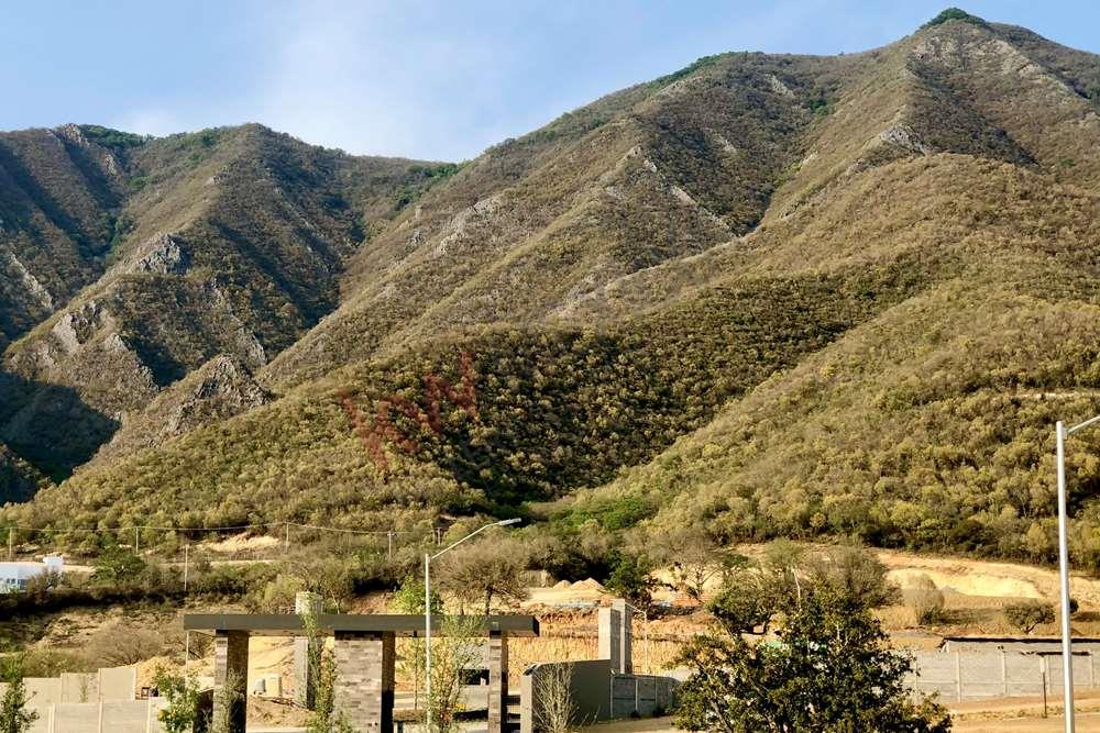 Terrenos Residenciales listos para escriturar en Carretera Nacional, Fraccionamiento Bosques de las Misiones, Sector Reserva en Santiago, Nuevo León.