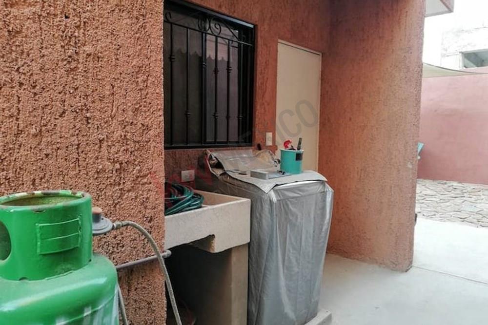 CASA EN RENTA EN LA PAZ BCS CERCA DE ZONA COMERCIAL, 3 RECÁMARAS, 1.5 BAÑOS