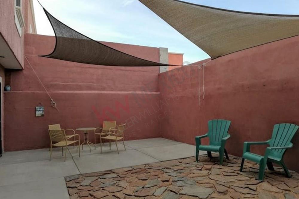 CASA EN RENTA EN LA PAZ BCS CERCA DE ZONA COMERCIAL, 3 RECÁMARAS, 1.5 BAÑOS