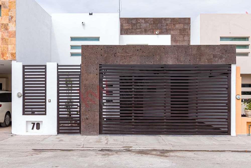 Compra Casa AMUEBLADA en una de las zonas con mayor plusvalía, frente al  área verde, sector Viñedos, Torreón, Coahuila