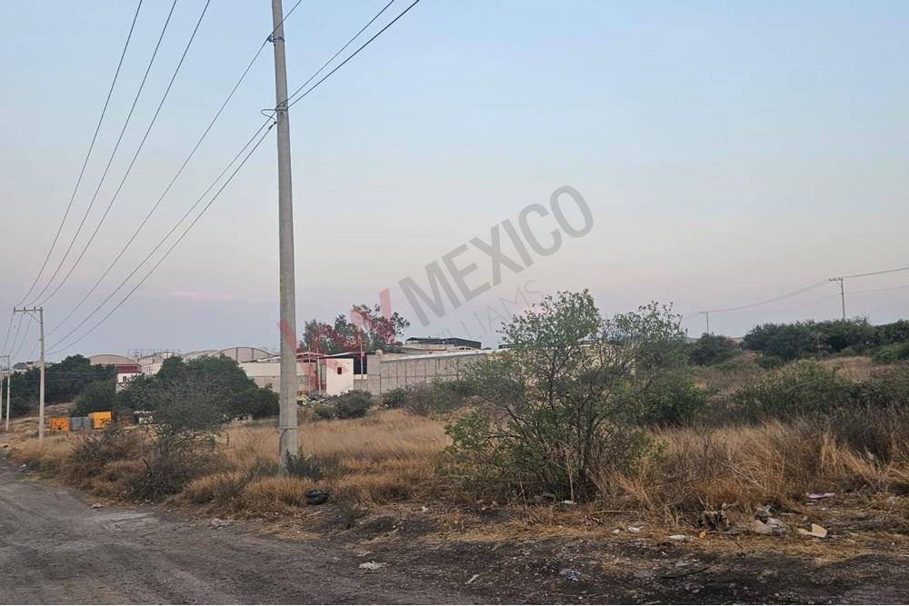 Terreno en venta para bodegas en calle abierta, San Isidro Miranda