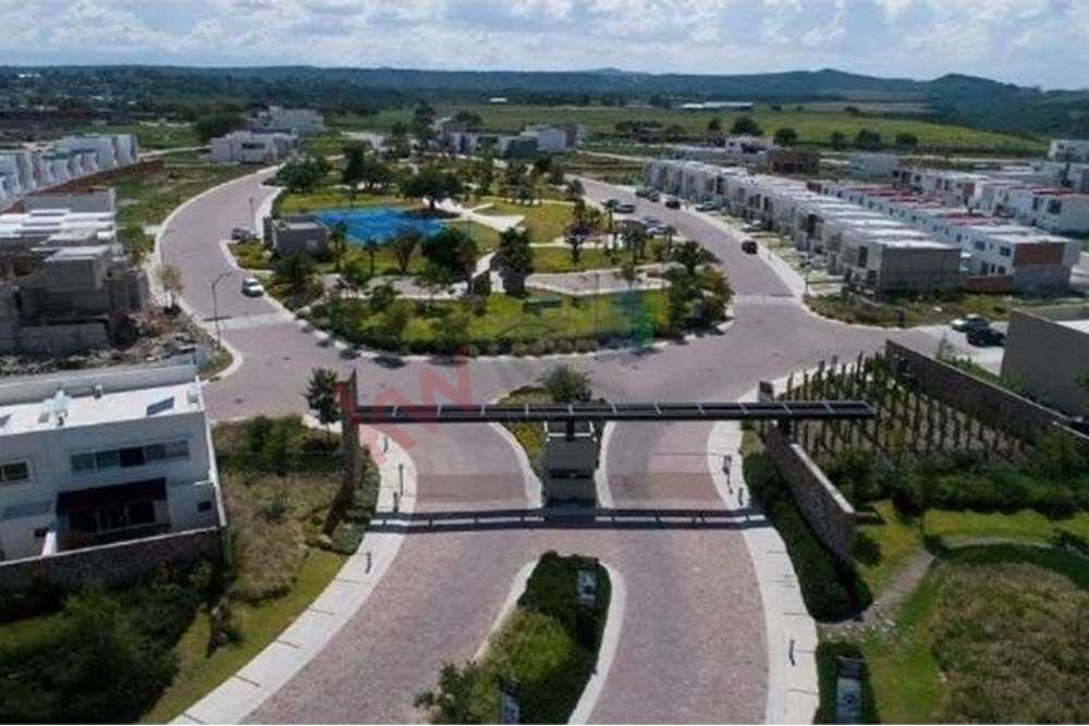 TERRENO EN VENTA EN CAÑADAS DEL ARROYO / CORREGIDORA / QUERETARO