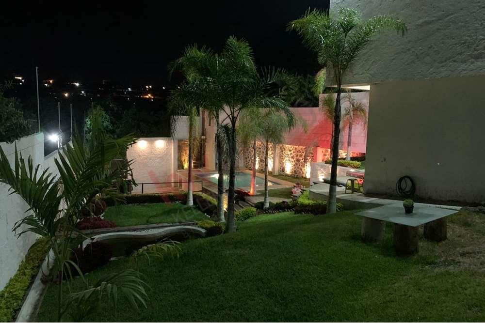 Venta de moderna casa en Cuernavaca, en privada con alberca y amplio  jardín., Palmira Palmira - Tu Casa Mi Casa