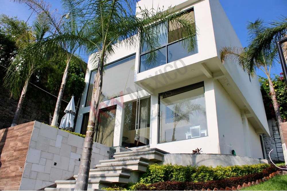 Venta de moderna casa en Cuernavaca, en privada con alberca y amplio  jardín., Palmira Palmira - Tu Casa Mi Casa