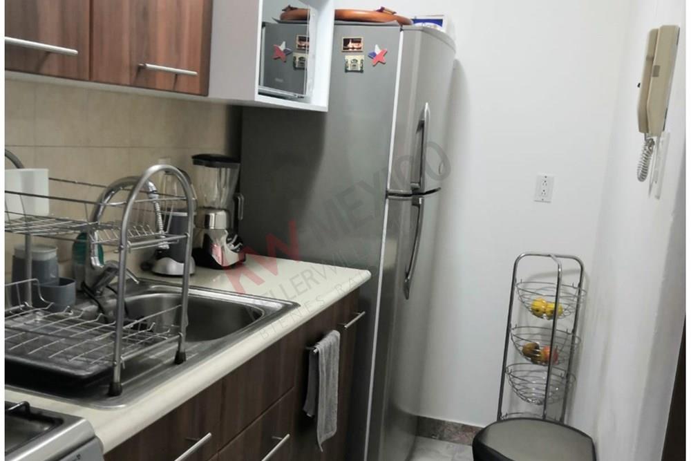 Departamento completamente remodelado en venta. Consta de 2  recámaras, una espaciosa estancia comedor, 1 baño moderno y funcional, además de contar  con una cocina equipada para tu comodidad. Disfruta de una excelente iluminación natural que  resalta cada rincón