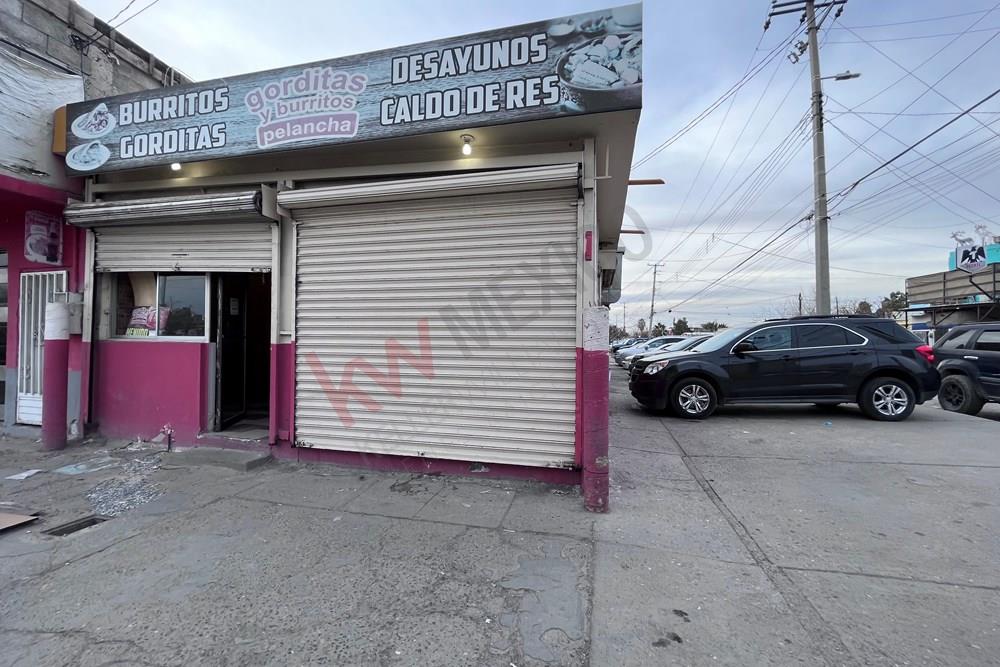 Propiedad comercial frente al IMSS 35 en Valentin Fuentes.