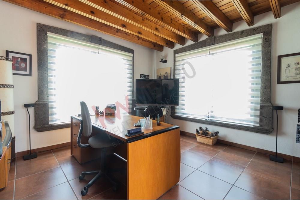 CASA CON EXQUISITA ARQUITECTURA QUE COMBINA CONTEMPORÁNEO Y COLONIAL, JURIQUILLA, QRO.!