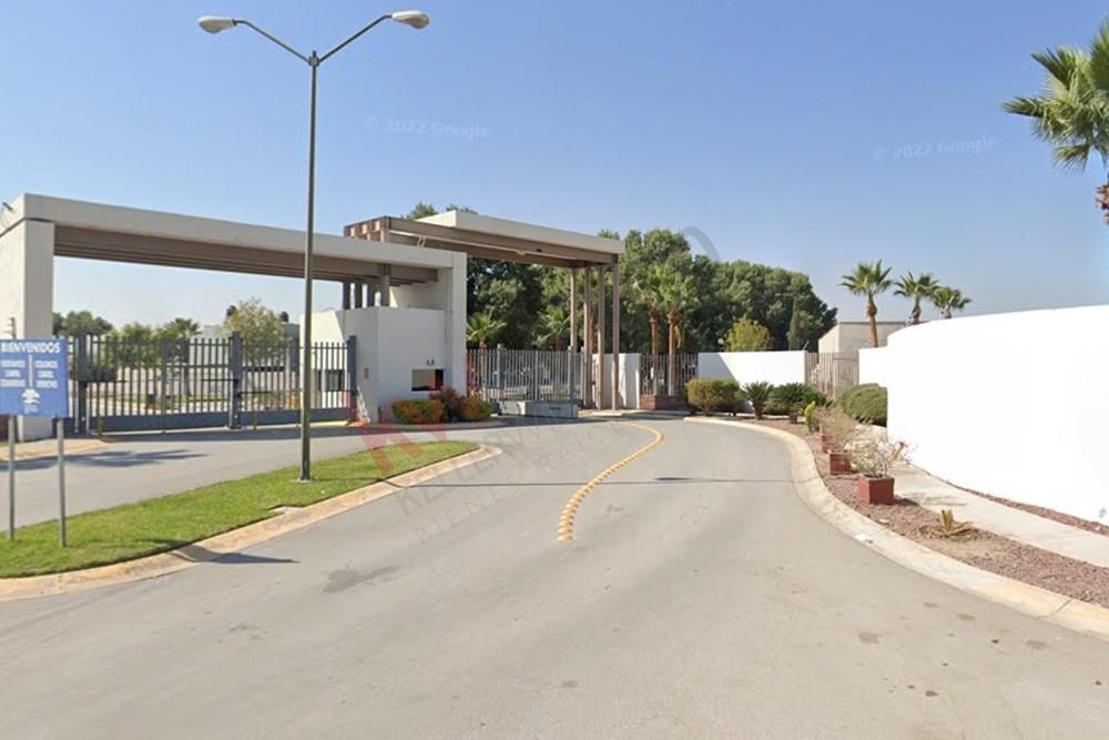 Renta casa en Fraccionamiento Sendas del Bosque, (Frente al TSM) en