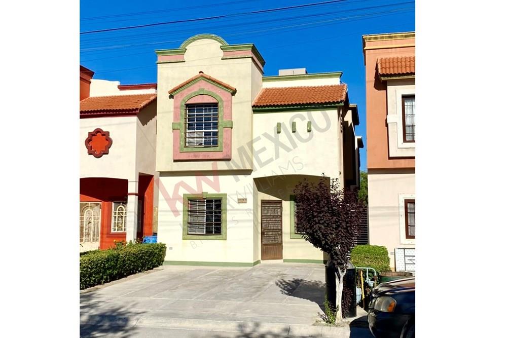 Paseo de Santa Monica ?A un lado de plaza las Torres! Casa en venta ?