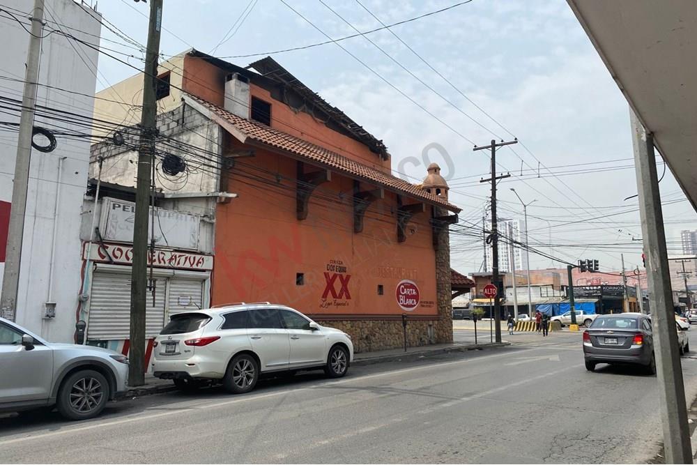 Restaurant Bar Bakará en Venta con 3 pisos funcionando, una excelente opción de inversión, en el centro de Monterrey