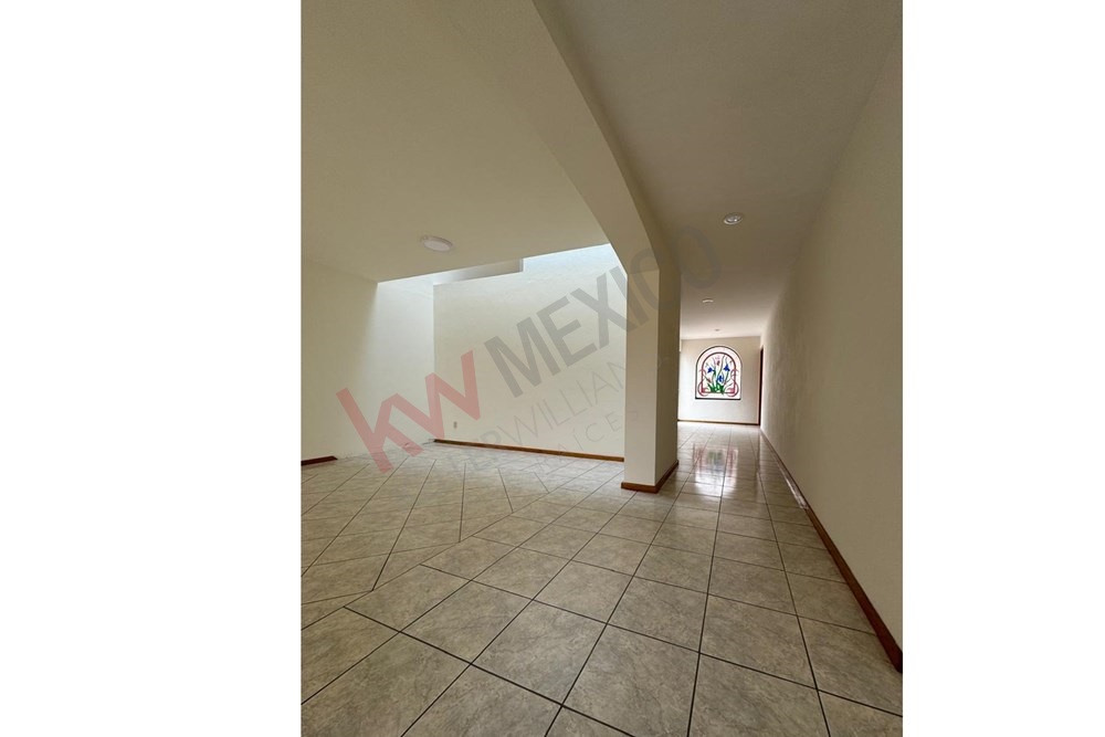 ¡Tu nuevo hogar en Cumbres del Cimatario te espera! Precio: $5,250,000.00 pesos